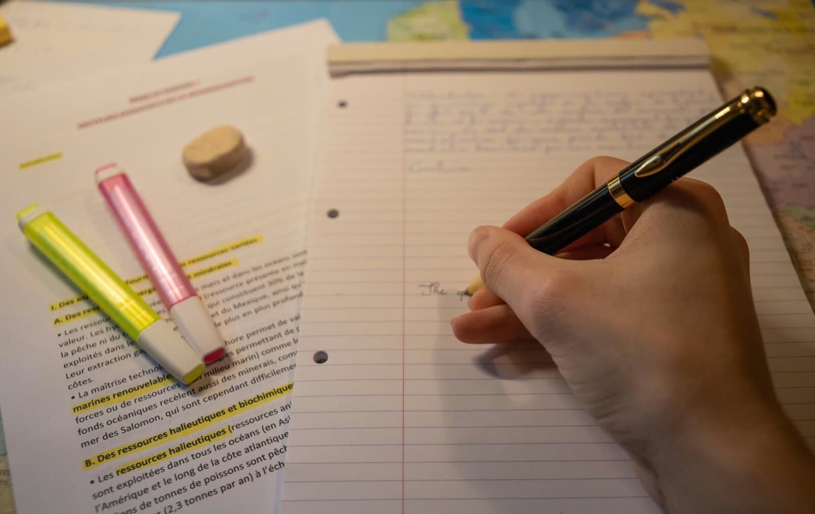 Devoirs à la maison : France vs Monde, le grand comparatif